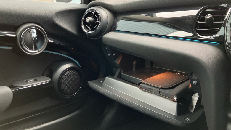 MINI Hatchback 1.5 Cooper Classic Premium 3dr Auto Petrol Hatchback